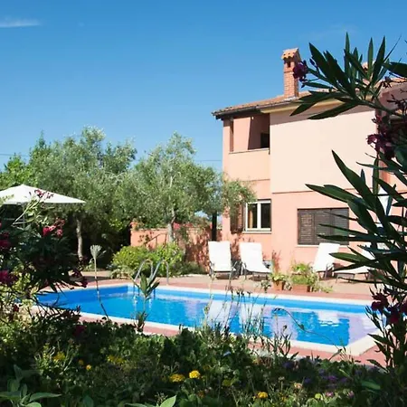 Bastianich Mit Grossem Garten Und Pool By Interhome Vikendica