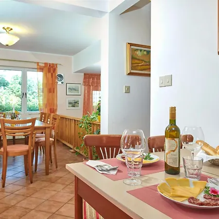 Bastianich Mit Grossem Garten Und Pool By Interhome Vikendica *