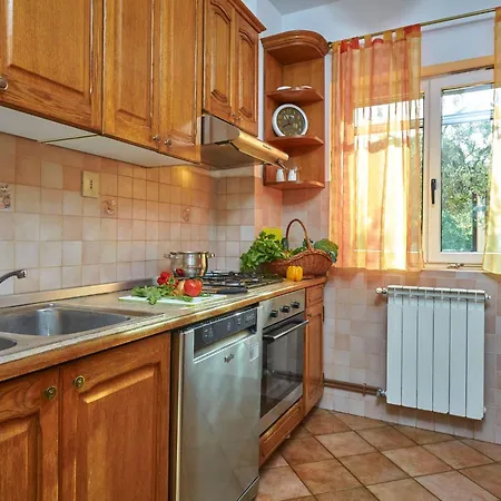 Bastianich Mit Grossem Garten Und Pool By Interhome * Liznjan