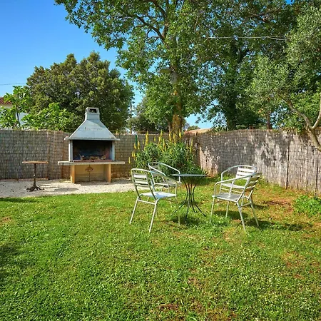 Bastianich Mit Grossem Garten Und Pool By Interhome Vikendica *