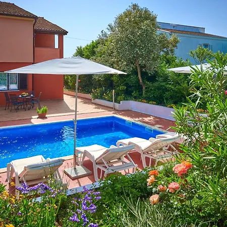 Bastianich Mit Grossem Garten Und Pool By Interhome Vikendica
