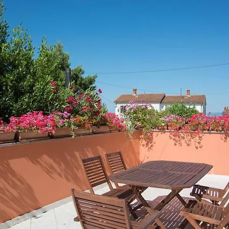 Bastianich Mit Grossem Garten Und Pool By Interhome Vikendica *