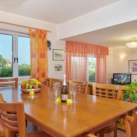 Vikendica Bastianich Mit Grossem Garten Und Pool By Interhome Liznjan