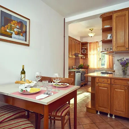 Bastianich Mit Grossem Garten Und Pool By Interhome Vikendica Liznjan