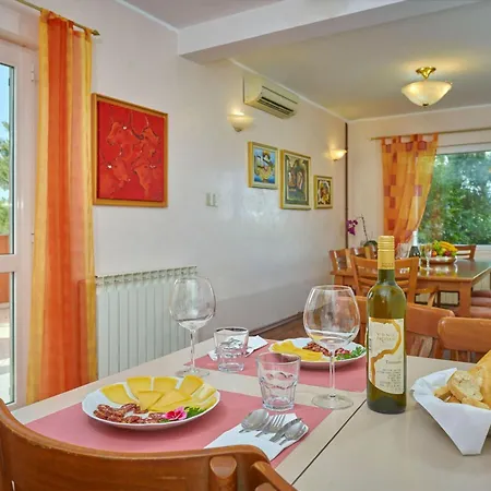 Bastianich Mit Grossem Garten Und Pool By Interhome Vikendica *