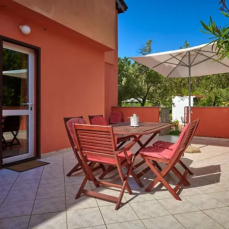 Bastianich Mit Grossem Garten Und Pool By Interhome Liznjan